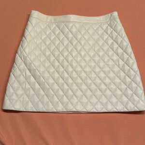 New Alice + Olivia Faux Leather Lined Skirt. Size 6. Cream.